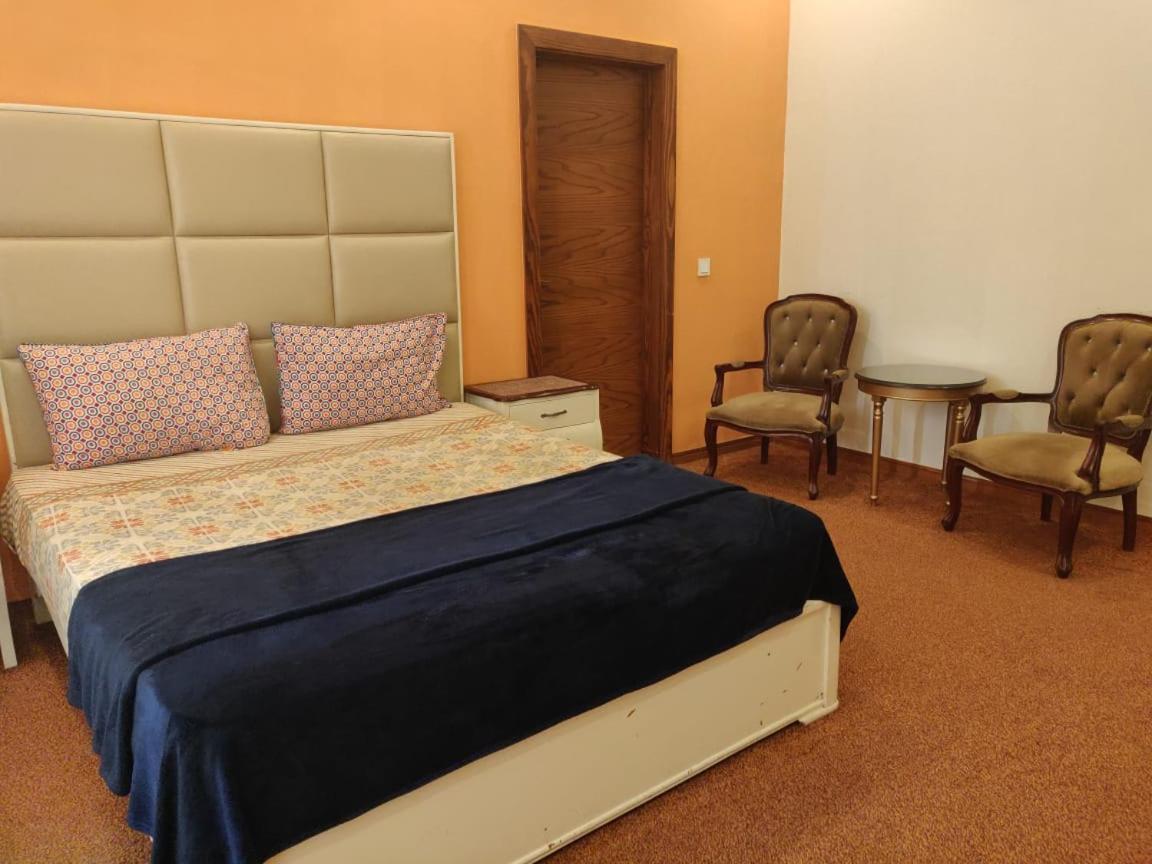 Zaib Guest House E-11 Исламабад Экстерьер фото