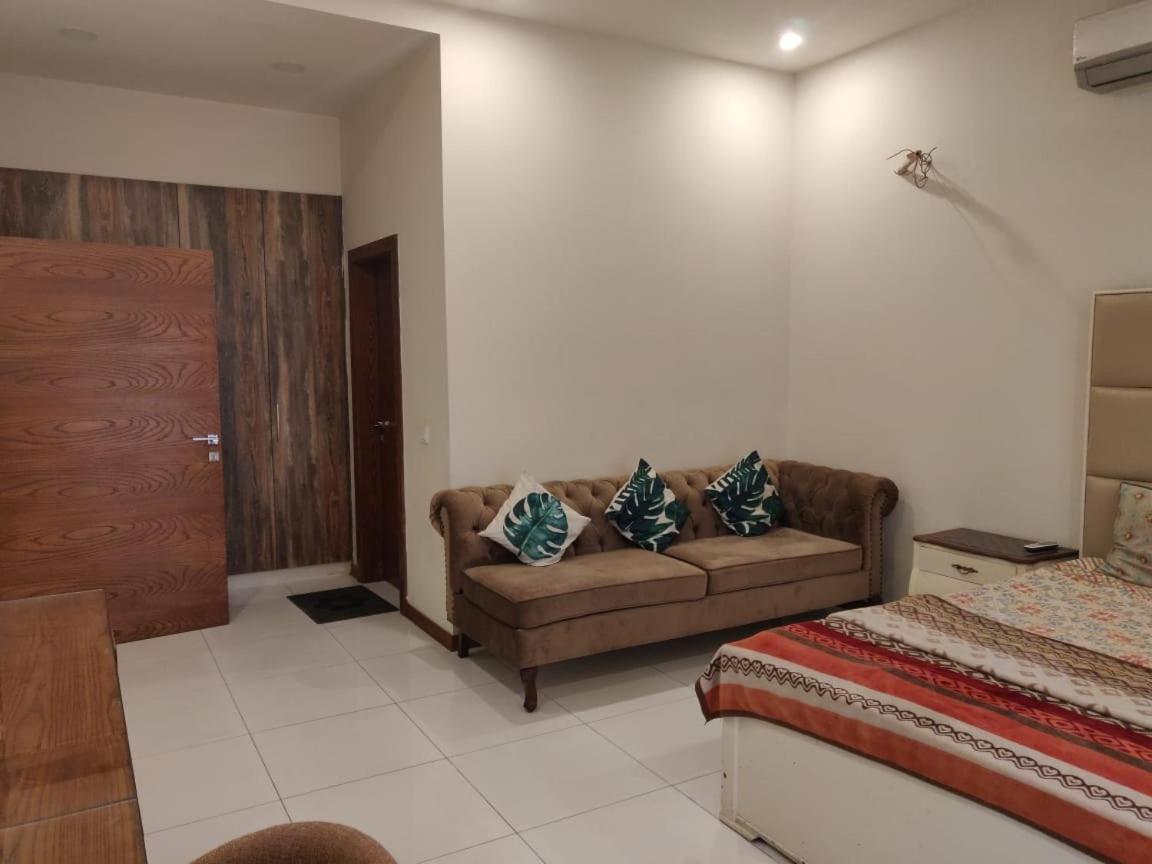 Zaib Guest House E-11 Исламабад Экстерьер фото
