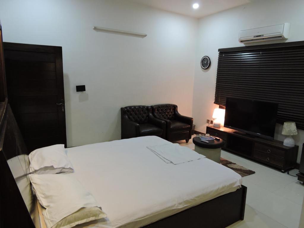 Zaib Guest House E-11 Исламабад Экстерьер фото
