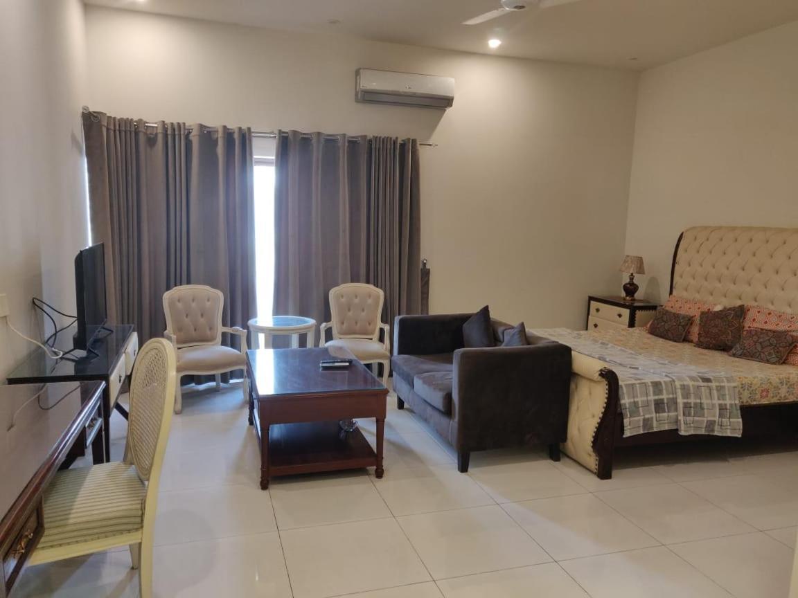 Zaib Guest House E-11 Исламабад Экстерьер фото