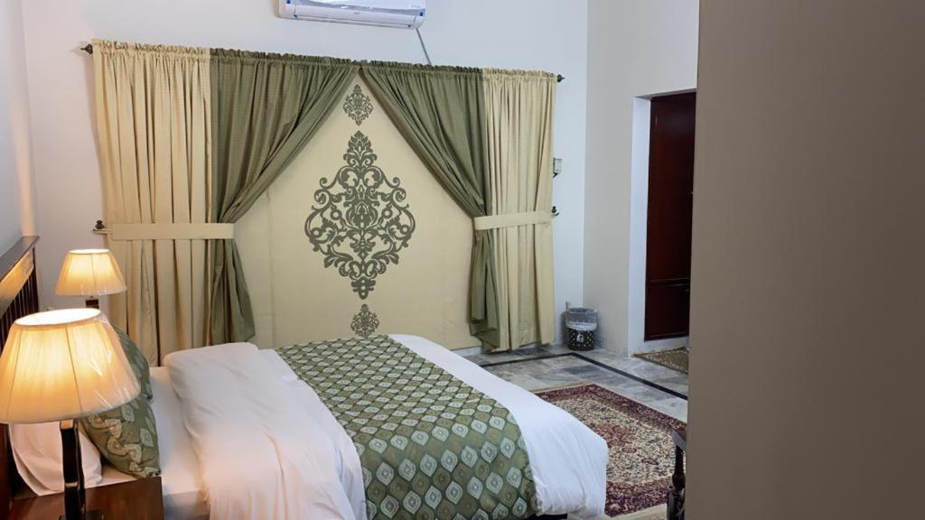 Zaib Guest House E-11 Исламабад Экстерьер фото