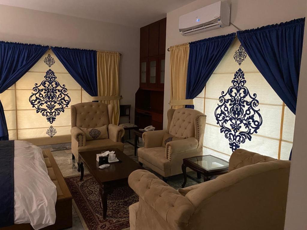 Zaib Guest House E-11 Исламабад Экстерьер фото