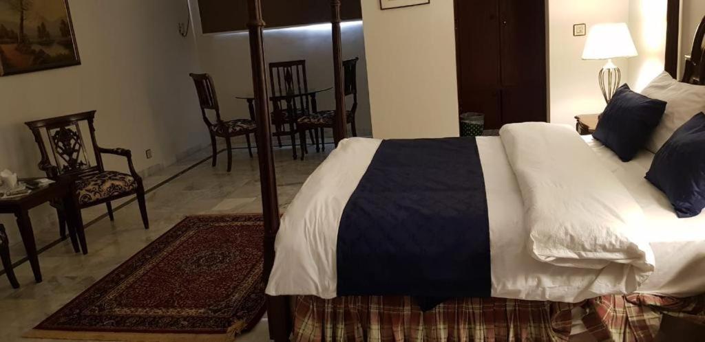 Zaib Guest House E-11 Исламабад Экстерьер фото