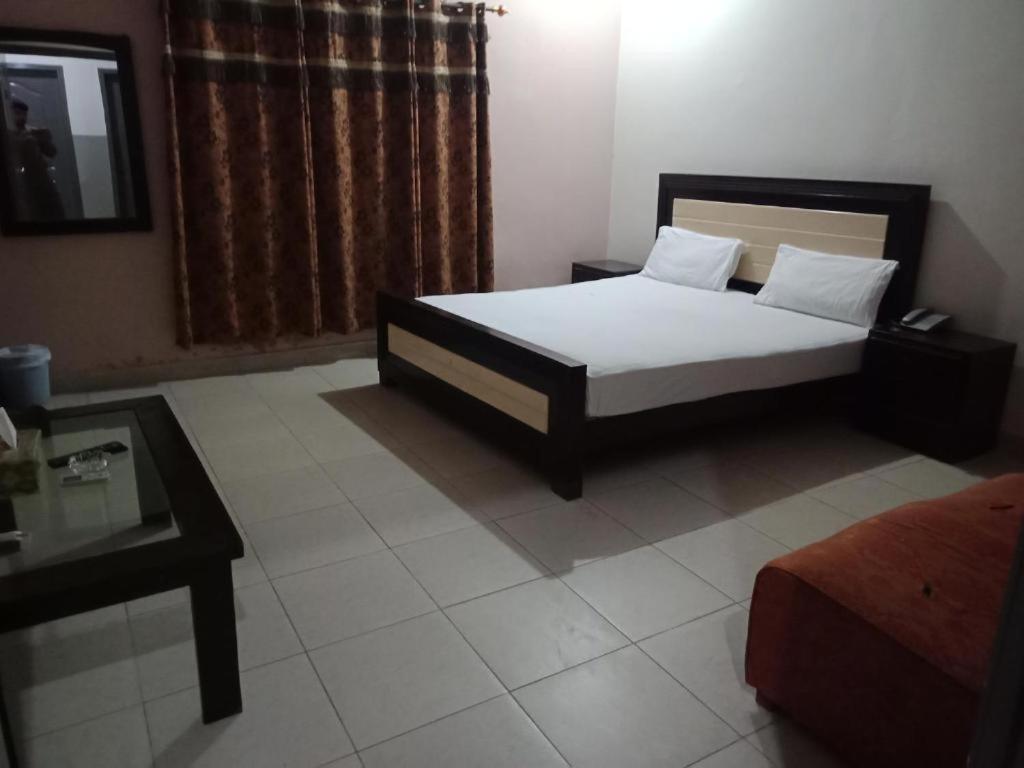 Zaib Guest House E-11 Исламабад Экстерьер фото